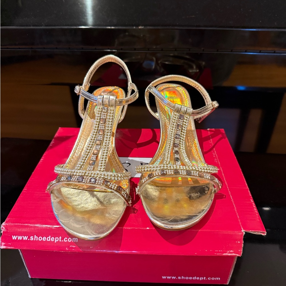 Elegant Gold Strappy Sandals